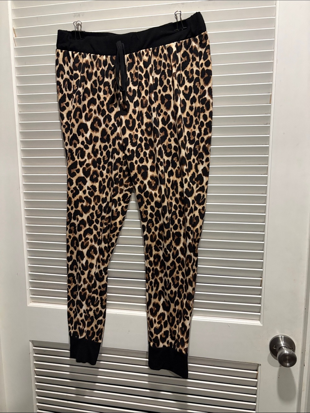 Women’s Leopard Print Jogger Pants - Black & Tan